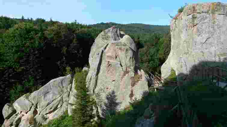 У заповіднику «Тустань»  на Львівщині створили віртуальний тур скелями