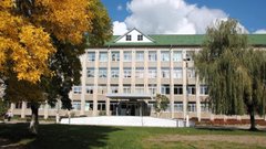 У Калуші оштрафували матір підлітка, який на території ліцею напився коньяку