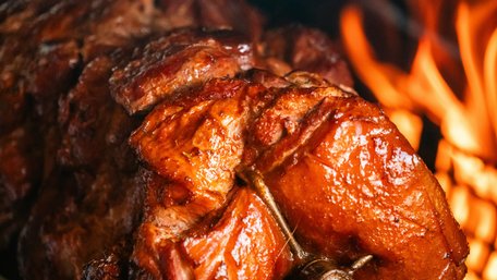 Правильна частина і технологічні нюанси: як запекти мʼясо, щоб зберегти його соковитість