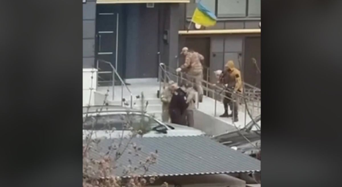 Позашляховик ТЦК у Львові збив пішохідку, яка перешкоджала мобілізації чоловіка