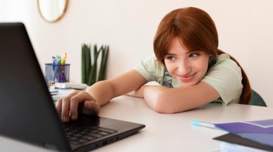 Для українських школярів та вчителів запустили безкоштовні курси з ШІ