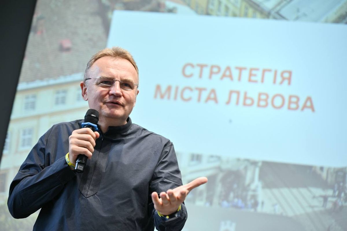Мер Львова вимагає не допустити забудови території біля аеропорту