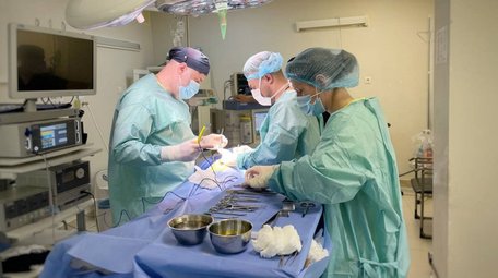 Зі шлунка 13-річної дівчини лікарі дістали 35-сантиметровий клубок волосся  