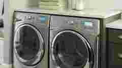 Це має знати кожен: чому не можна митися, коли працює пральна машинка