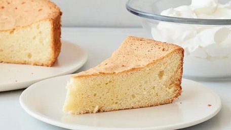 Чому ваш бісквіт не тримає форму: 3 головні причини