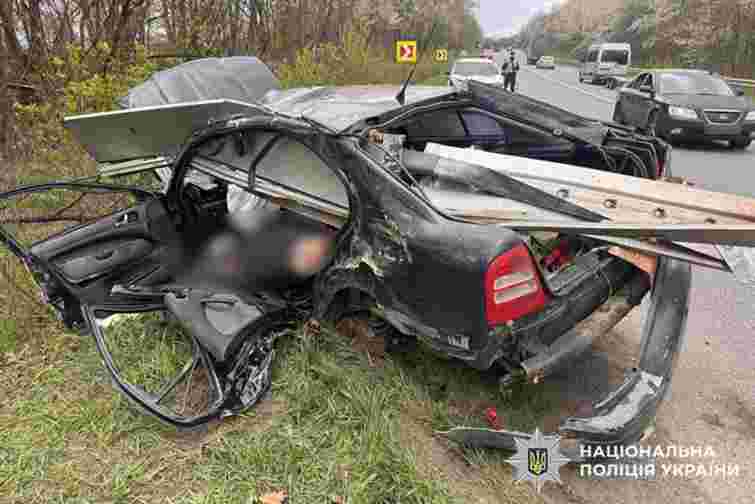 Водія автомобіля Škoda загинув унаслідок зіткнення з мікроавтобусом на Хмельниччині