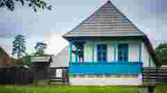 Комфорт і доступність: чому в Румунії досі будують глиняні будинки та як вони виглядають