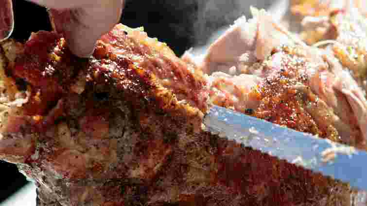 Універсального варіанту не існує: як довго потрібно запікати різні види м'яса