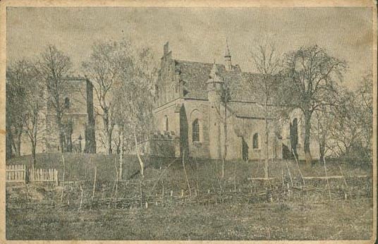 Костел до 1914 року (фото з Вікіпедії)