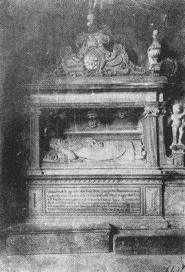 Надгробок єпископа Валентія Гербурта (фото з Вікіпедії)