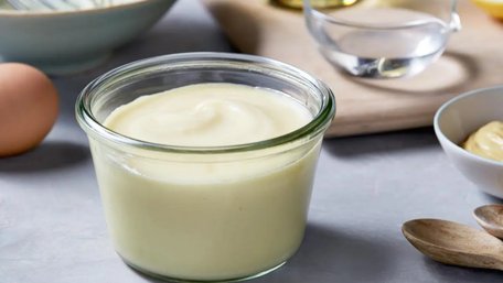 Виправляємо всі помилки: чому домашній майонез не густіє