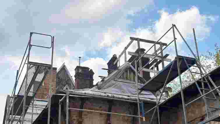 У Львові почали відновлювати зруйновану російською атакою віллу «Сонечко»