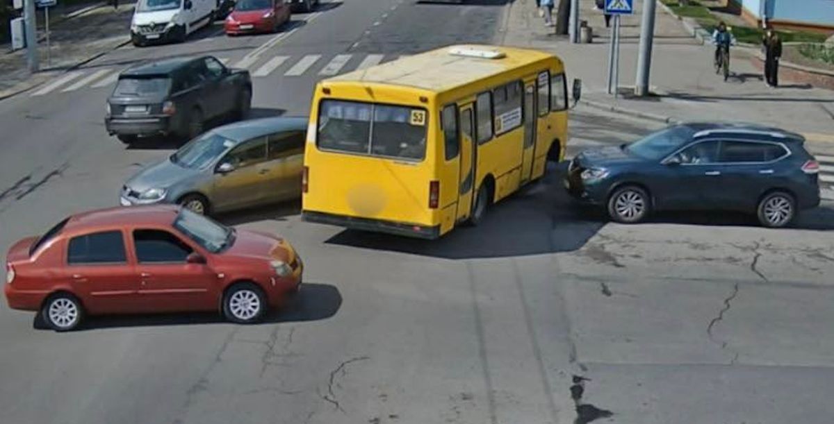 У лікарні помер водій маршрутки, який спричинив ДТП у Рівному