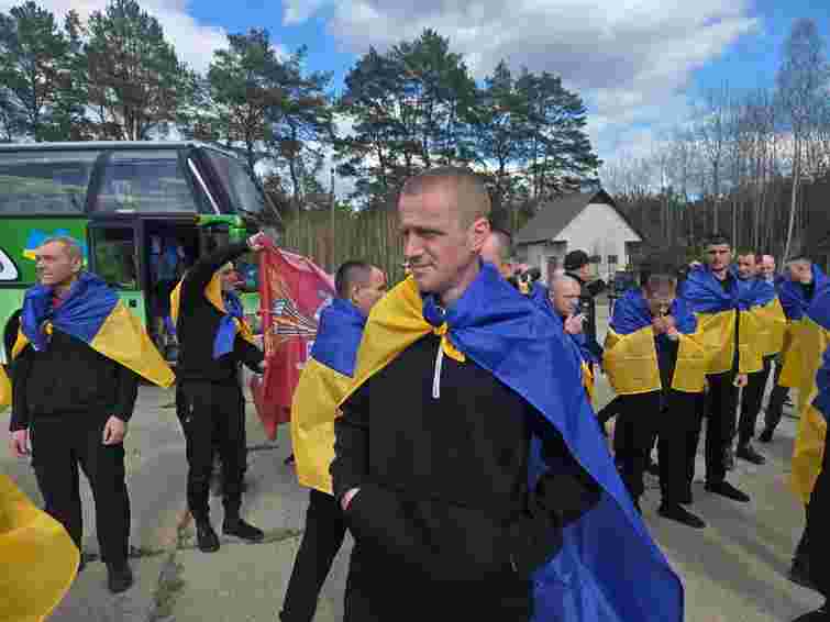 До України з російського полону повернули майже 200 захисників