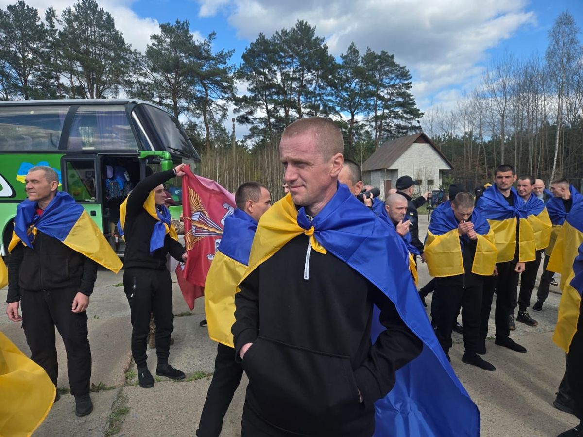 До України з російського полону повернули майже 200 захисників