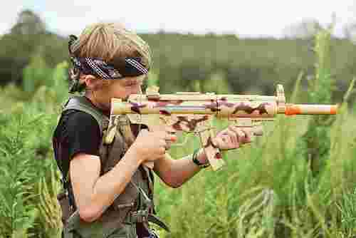 15-річний хлопець іграшковим пістолетом погрожував дитині в Брюховичах