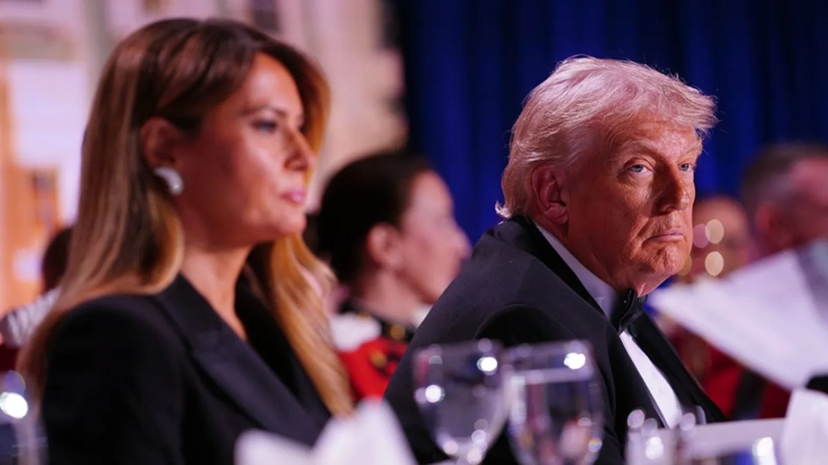 Трампа евакуювали з урочистої вечері у Вашингтоні через стрілянину