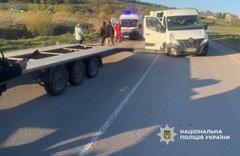 Пʼятеро людей травмувались у ДТП із мікроавтобусом на Львівщині