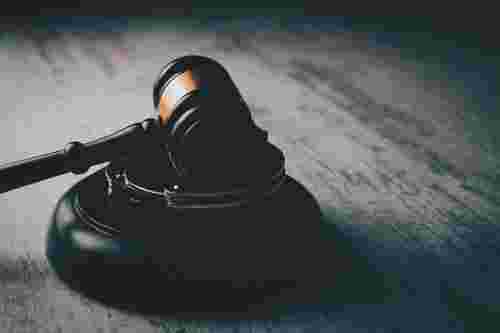 Суд на Прикарпатті оштрафував опікуна школярки, яка повторила небезпечний тренд з TikTok 