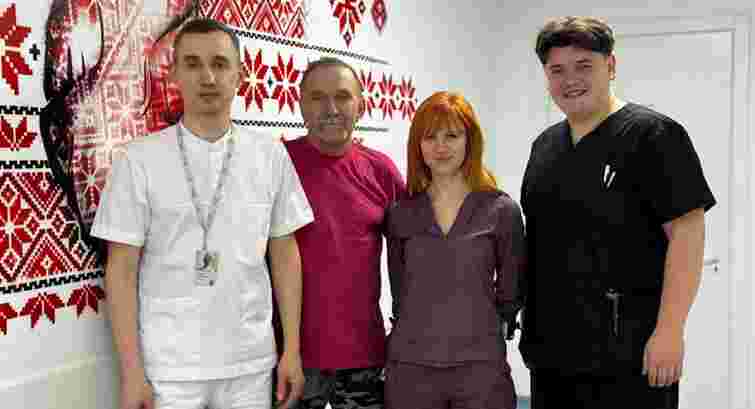 Судинні хірурги Львова врятували 72-річного пацієнта, який переніс два гострі інфаркти за добу 