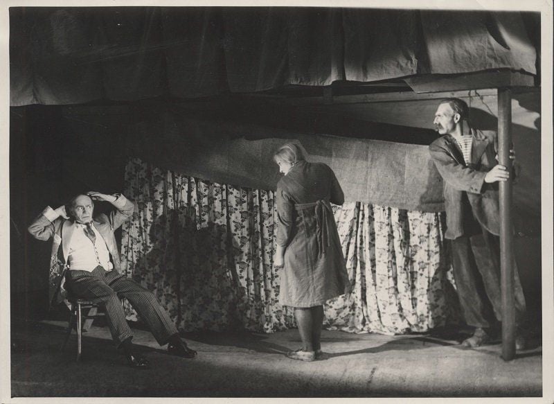 Сцена з вистави Леся Курбаса (фото з сайту «Open Kurbas»)