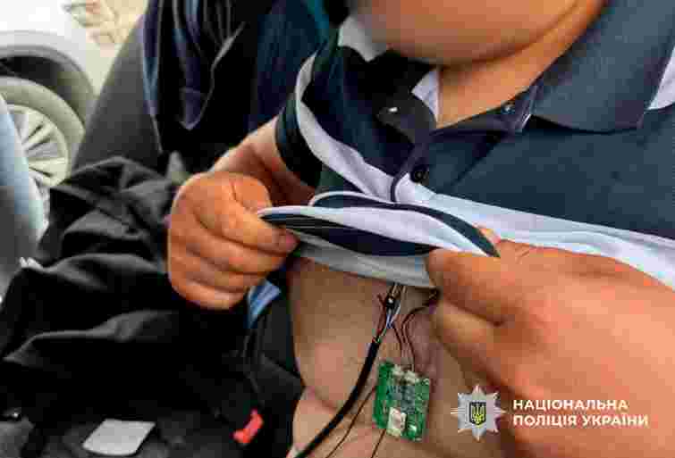 Мешканця Рівненщини судили за продаж камер-ґудзиків для складання іспитів з водіння