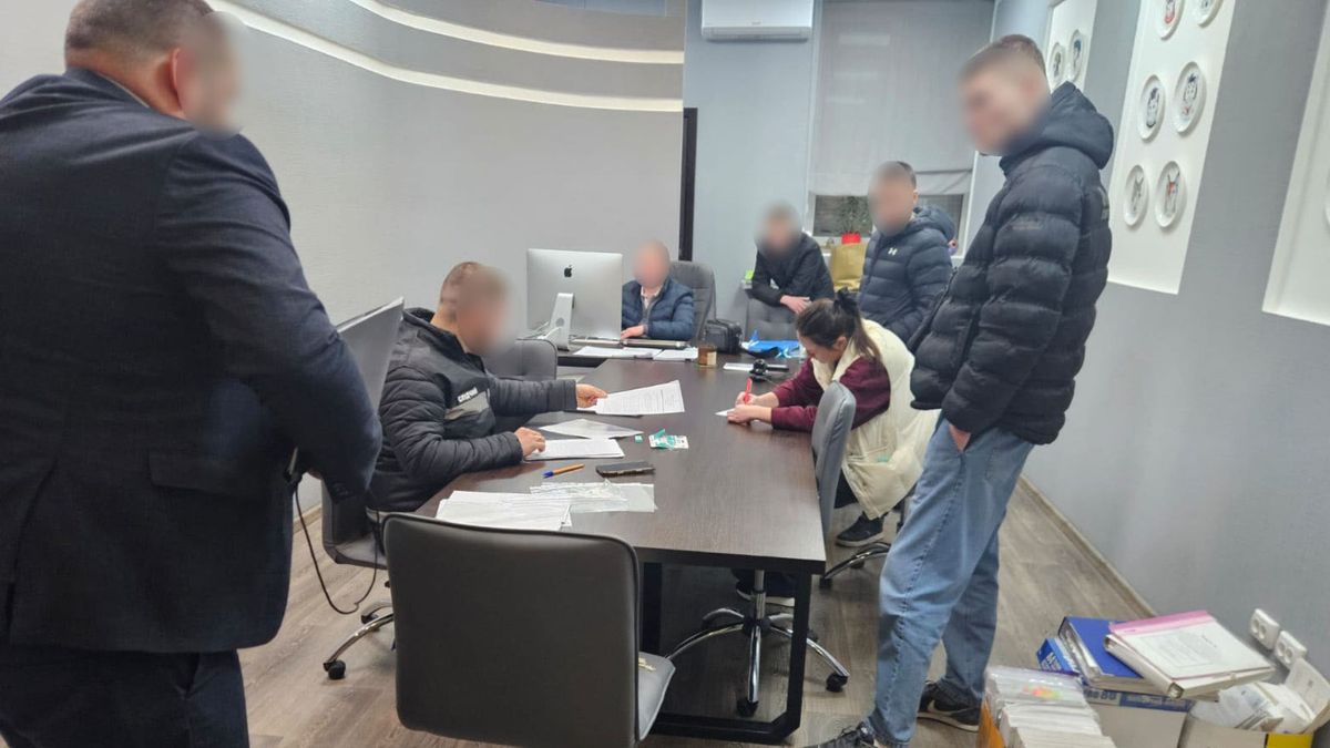Правоохоронці викрили схему відмивання понад пів мільярда гривень з контрактів для Міноборони