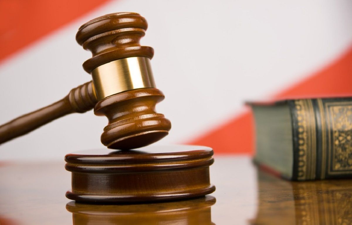 Суд закрив справу звинуваченого у брехні в декларації лікаря МСЕК на Прикарпатті