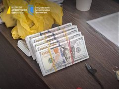 На Полтавщині НАБУ затримало двох посадовців СБУ за одержання 110 тис. доларів хабаря 