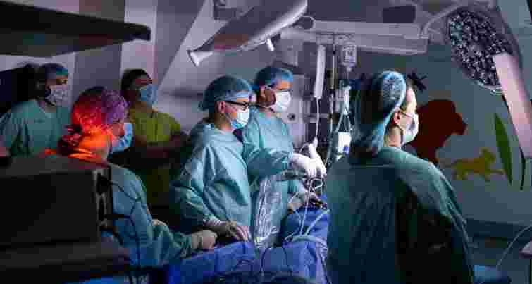 17-річному підлітку у Львові без розрізу грудної клітки успішно видалили 60% легені