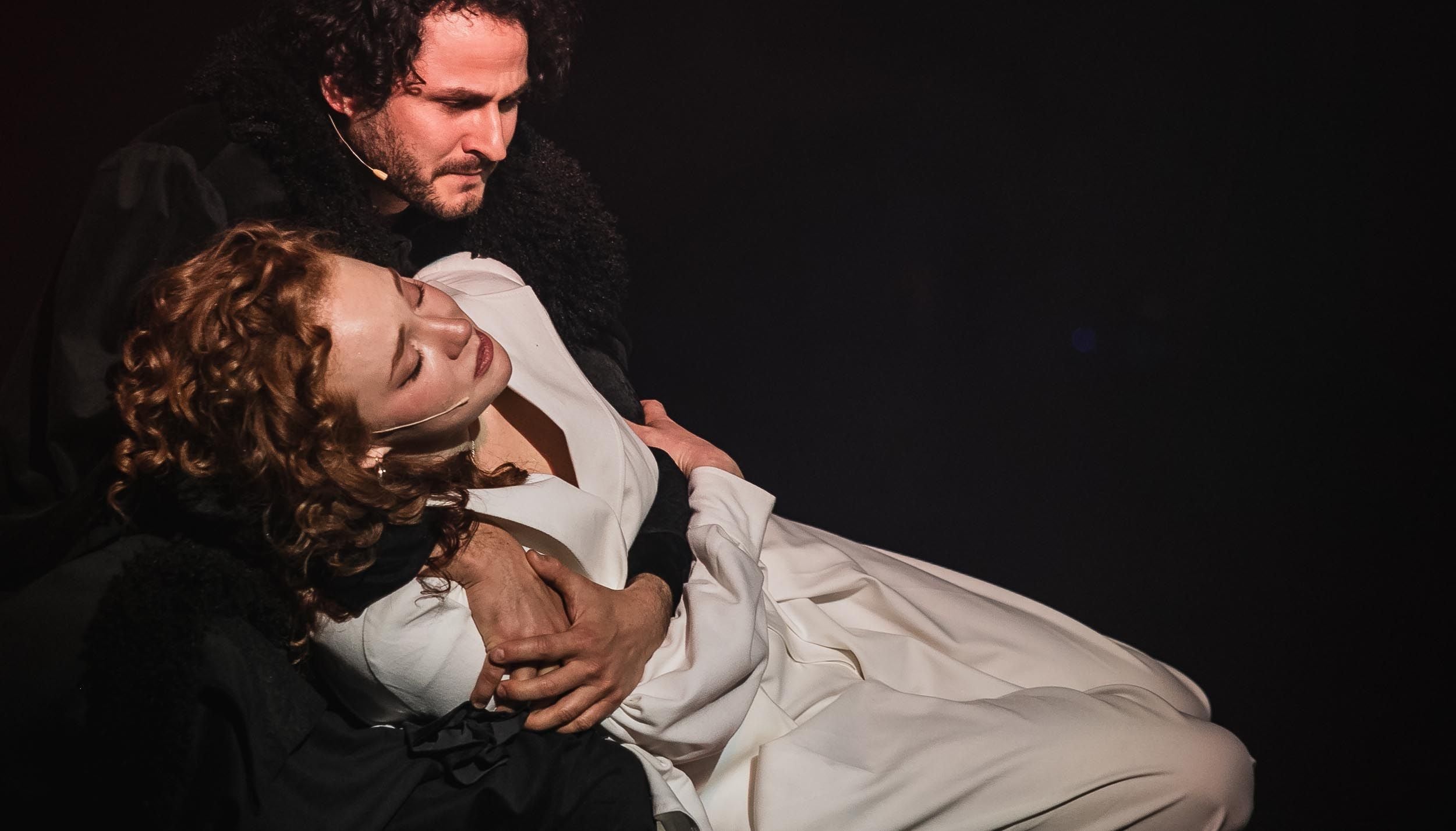 Сцена з вистави «Марусі Чурай»