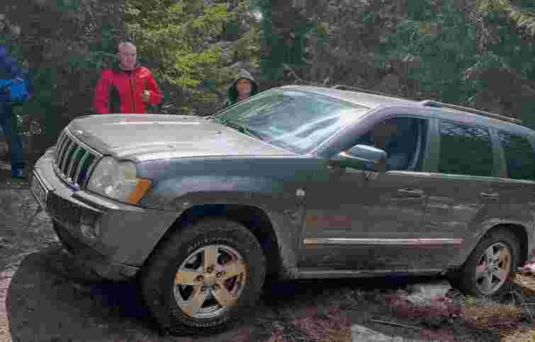 Група джиперів похвалилася туром на горі Кострича у Карпатах, після розголосу відео видалили