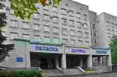 Медики розповіли про стан тернопільської школярки, яку однокласниця вдарила ножем у голову