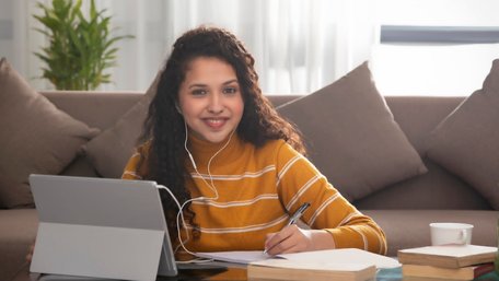 Підготовка до НМТ: яких результатів досягли учні дистанційних шкіл у 2025 році