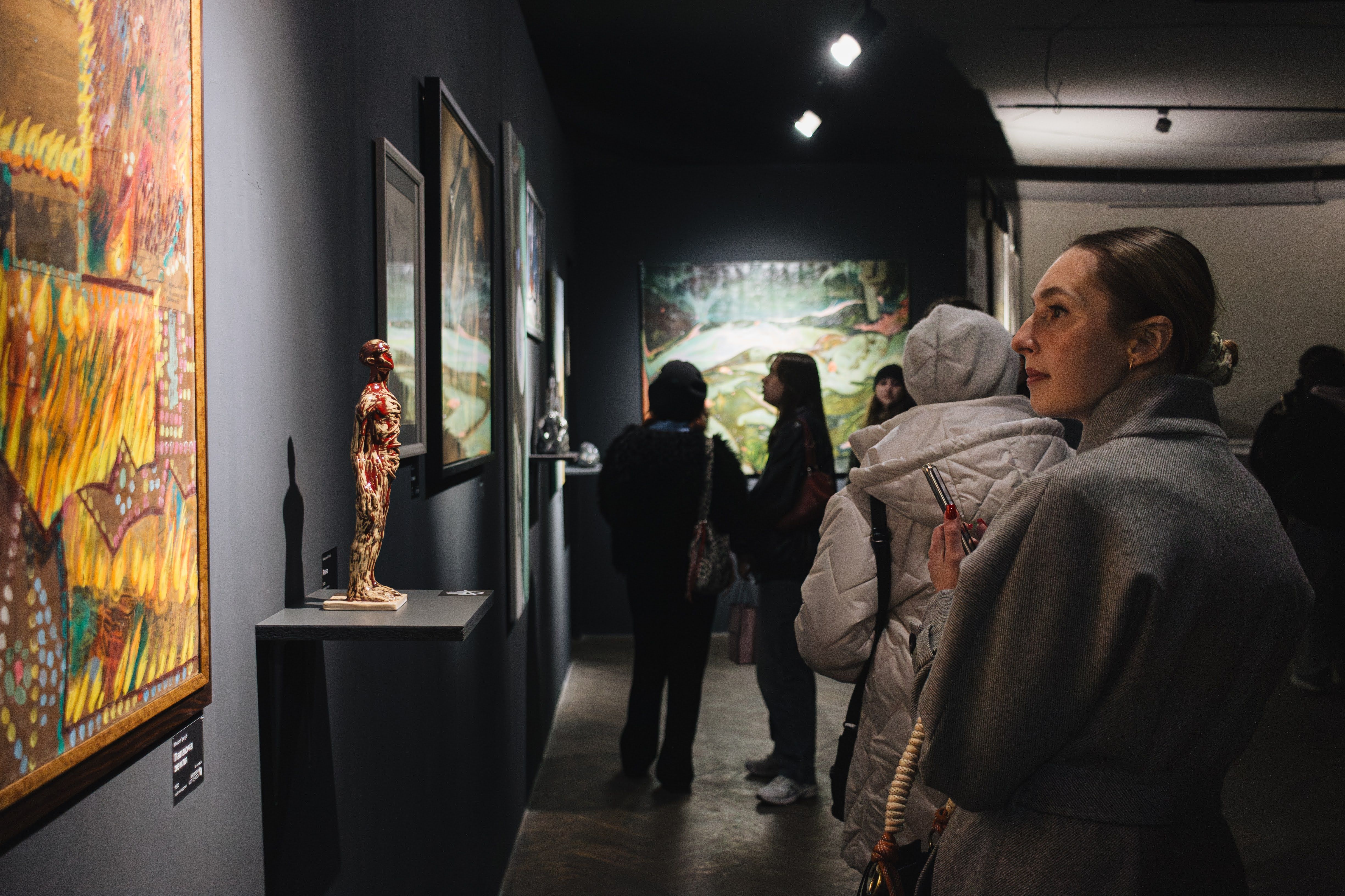 На виставці зібрано роботи сучасних авторів і авторок (фото Тетяни Задорожної)