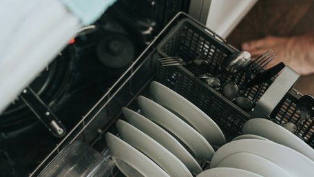 Техніка працюватиме довше: як очистити фільтр у посудомийній машині