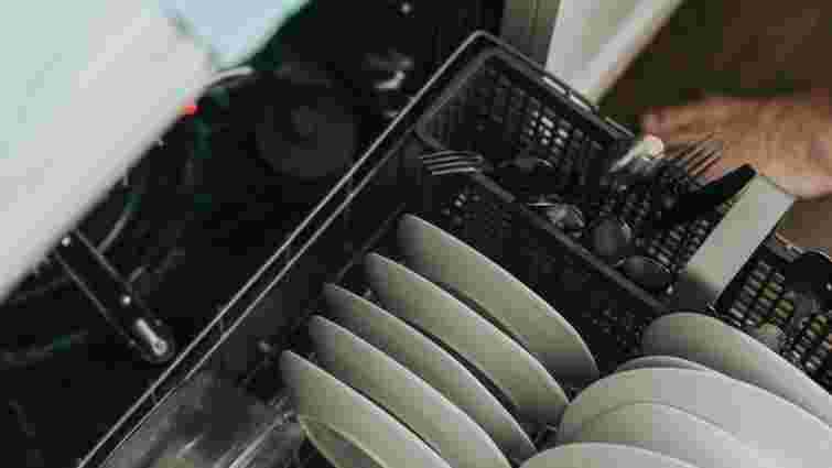 Техніка працюватиме довше: як очистити фільтр у посудомийній машині