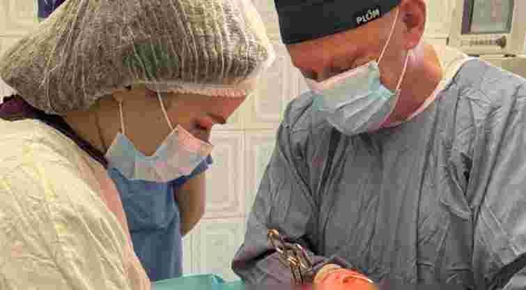 Львівські гінекологи видали 47-річній пацієнтці пухлину матки  вагою 5 кілограмів