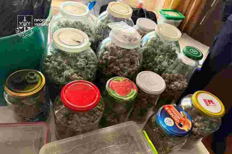 Масштабну мережу з продажу канабісу викрили на Закарпатті