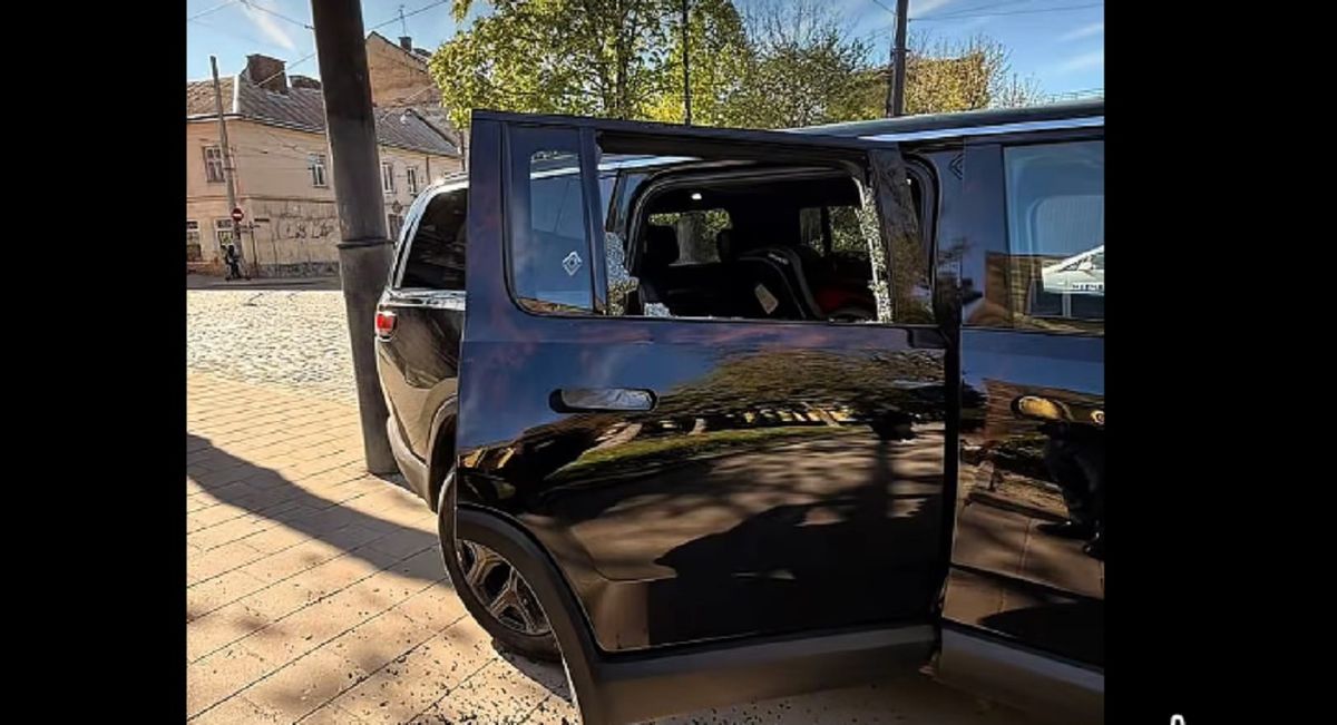 Поліція затримала злодія, який в центрі Львова обікрав позашляховик депутата облради