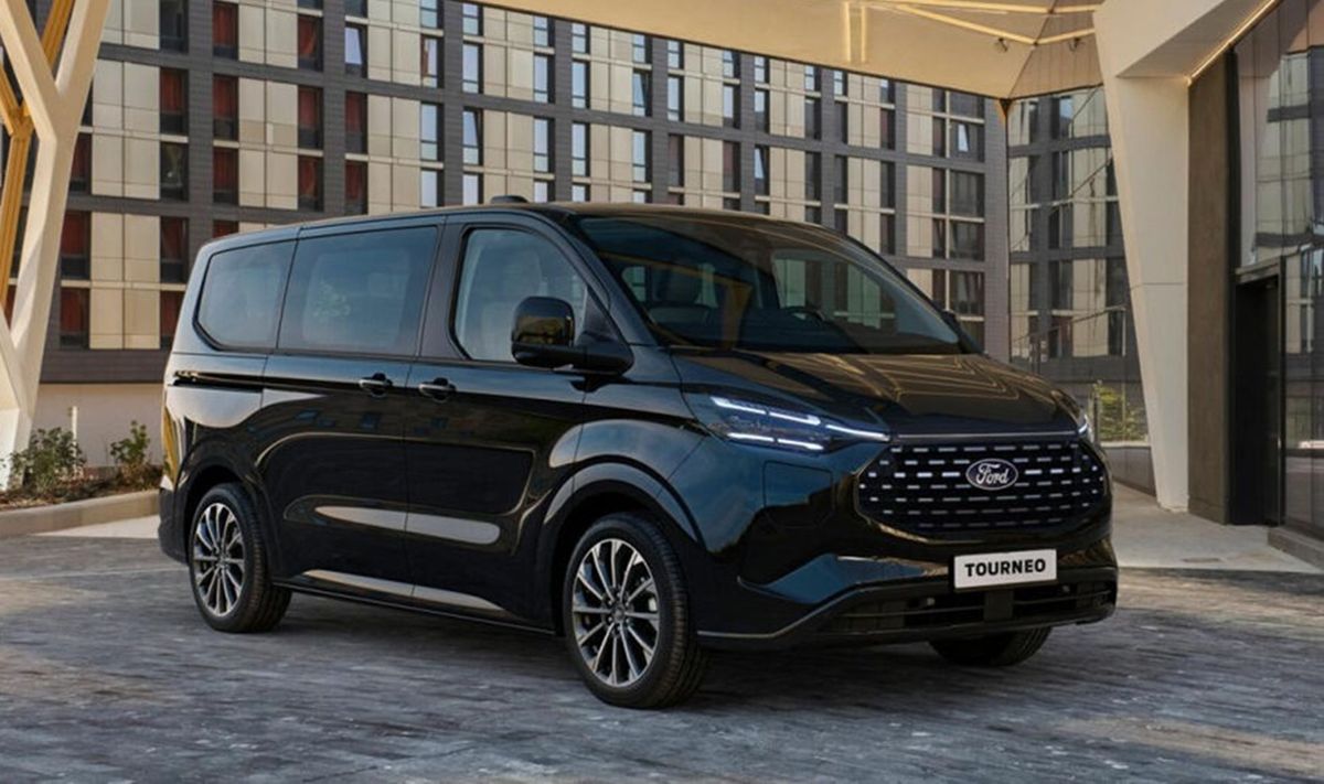 ДБР придбало мінівен Ford у комплектації Titanium X вартістю 3,7 млн грн 