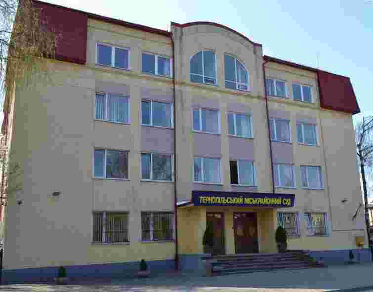 Підозрюваній у замаху на вбивство школярці з Тернополя призначили цілодобовий домашній арешт