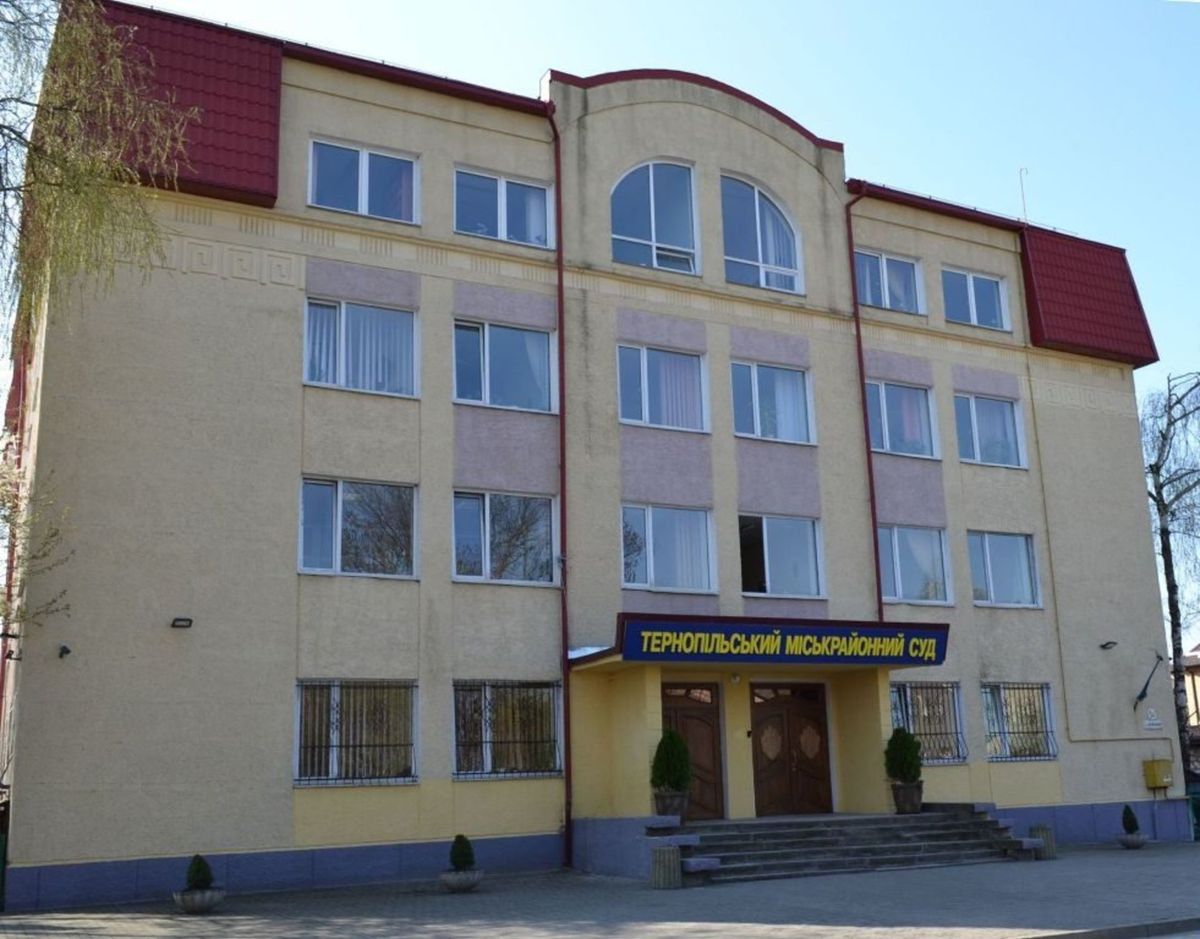 Підозрюваній у замаху на вбивство школярці з Тернополя призначили цілодобовий домашній арешт