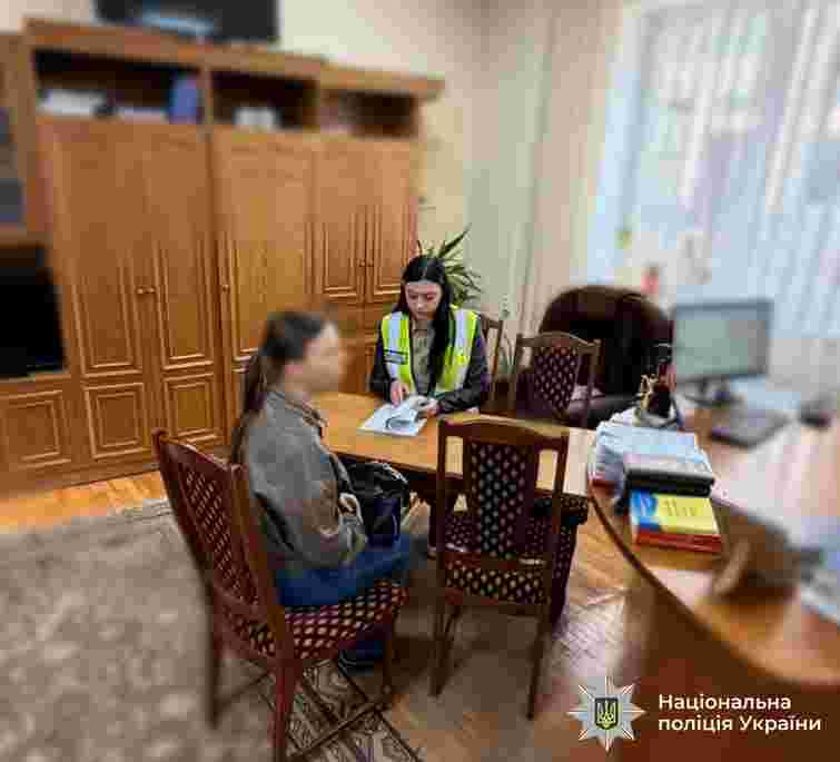 Посадовиця банку на Прикарпатті привласнювала гроші з кредитних карток клієнтів