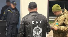 Викритого на відкатах за перевезення валюти львівського митника звільнили з роботи