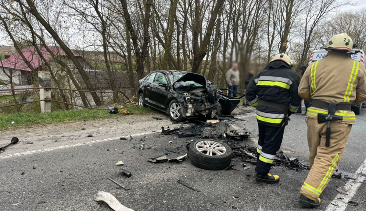На Тернопільщині унаслідок зіткнення трьох автомобілів загинула водійка