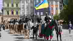 До Дня Львова ветерани пройшли урочистим кінним маршем. Фото дня