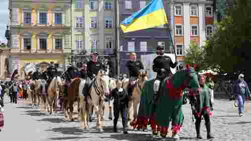 До Дня Львова ветерани пройшли урочистим кінним маршем. Фото дня