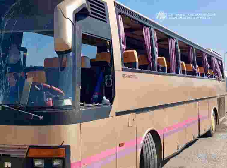 На Дніпропетровщині росіяни вдарили по автобусу з 40 дітьми, які їхали відпочити на Прикарпаття