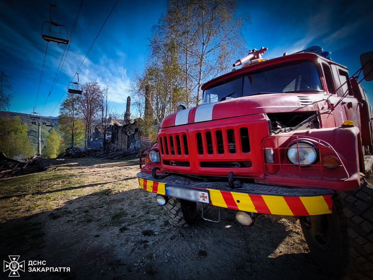 На відомому гірськолижному курорті Закарпаття сталася масштабна пожежа
